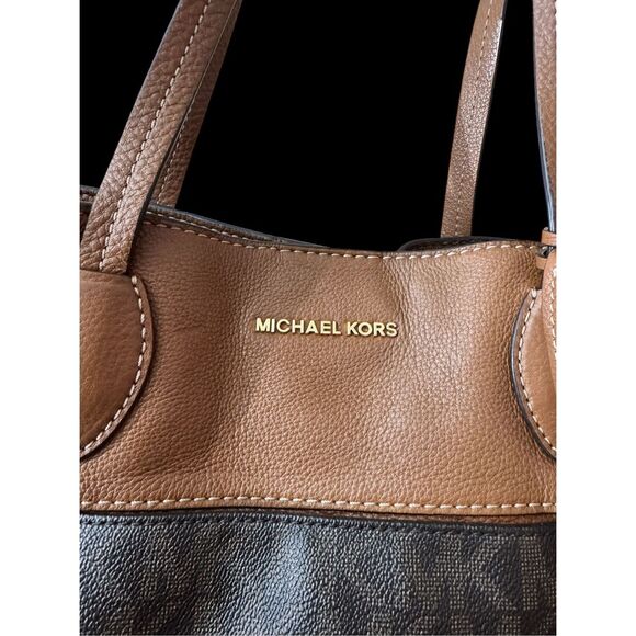 Michael Kors Extra Large Signature Coated Canvas Shoulder Bag - Picture 6 of 8